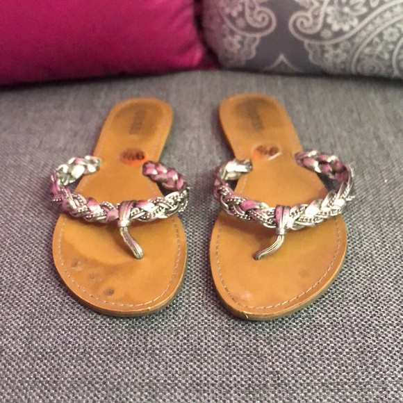 GUESS Sandals ✨ - Picture 1 of 5